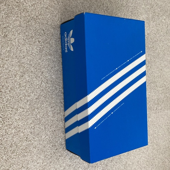 Adidas shoes size 11 - Picture 8 of 9